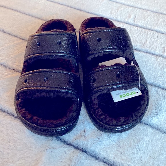 Crocs classic cozzzy black glitter lined sandals - Picture 2 of 8